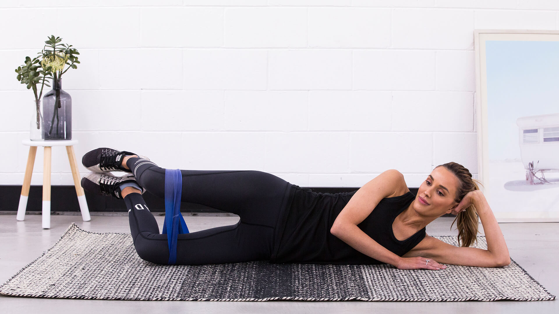 “Clams” with Resistance Band (Level 2) Restore your Core with Shira